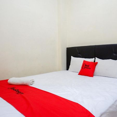 Reddoorz Syariah Near Purwosari Train Station Hotel Solo Kültér fotó