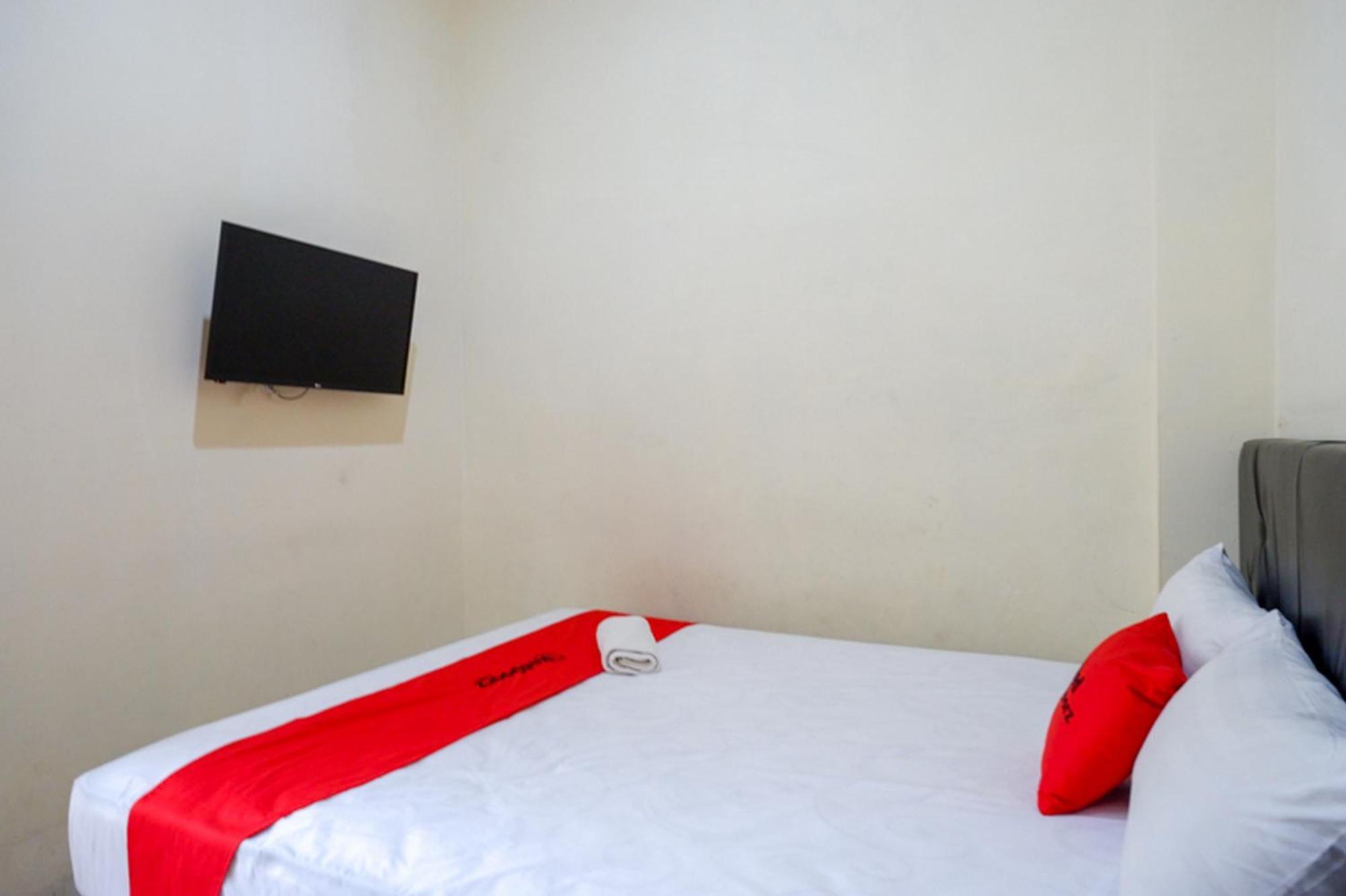 Reddoorz Syariah Near Purwosari Train Station Hotel Solo Kültér fotó