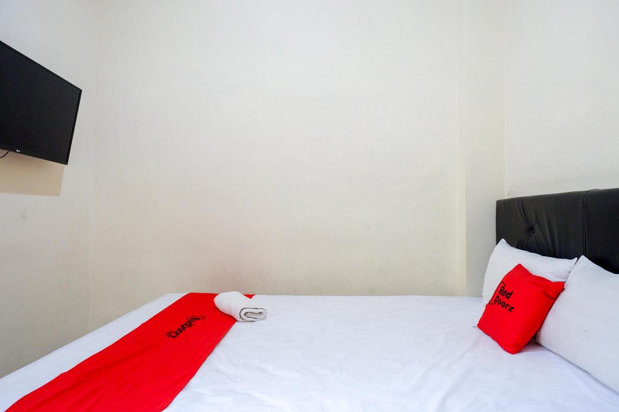 Reddoorz Syariah Near Purwosari Train Station Hotel Solo Kültér fotó