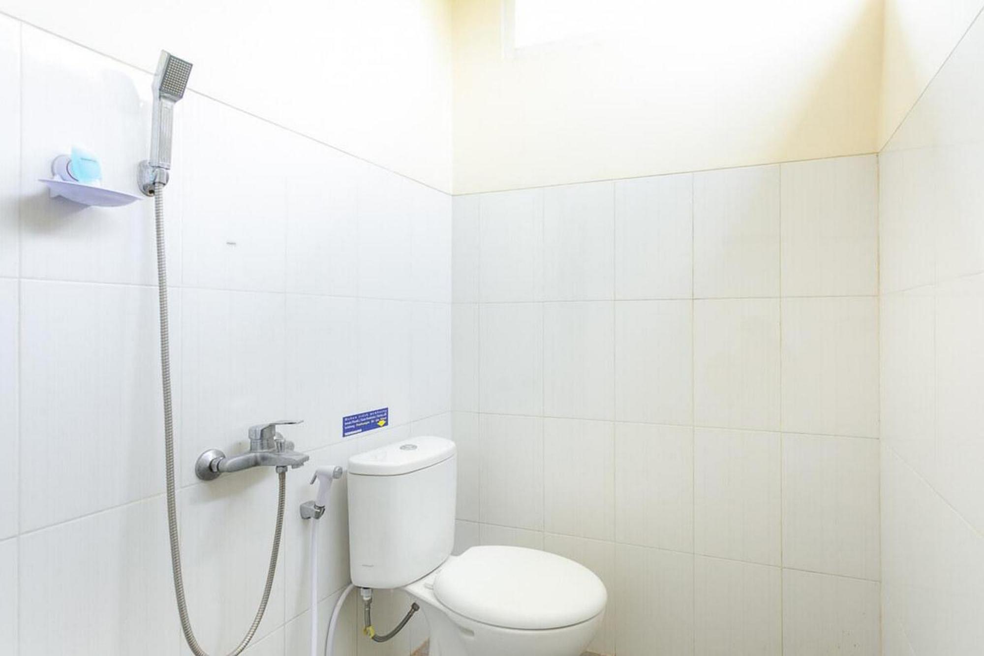 Reddoorz Syariah Near Purwosari Train Station Hotel Solo Kültér fotó