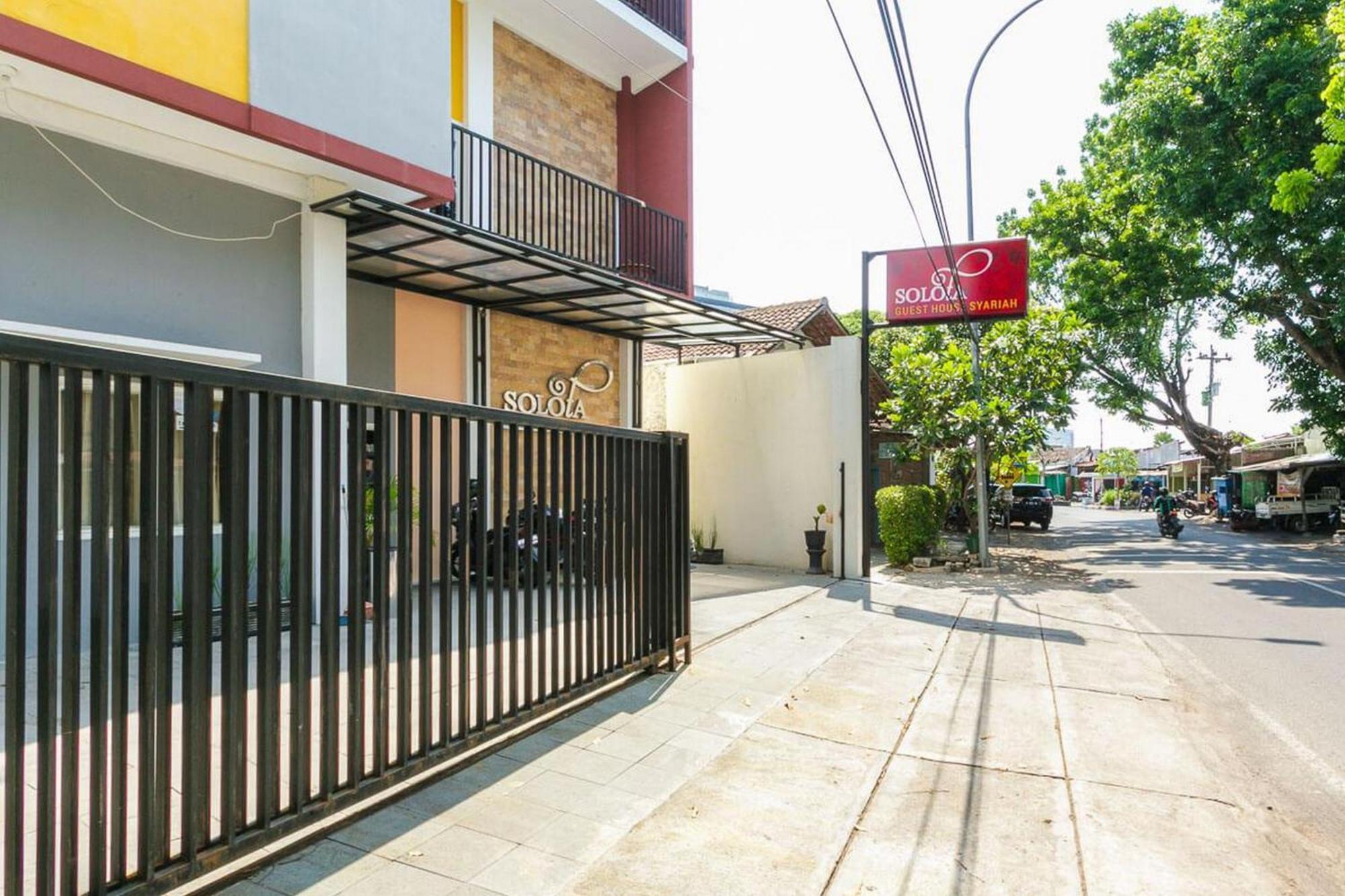 Reddoorz Syariah Near Purwosari Train Station Hotel Solo Kültér fotó