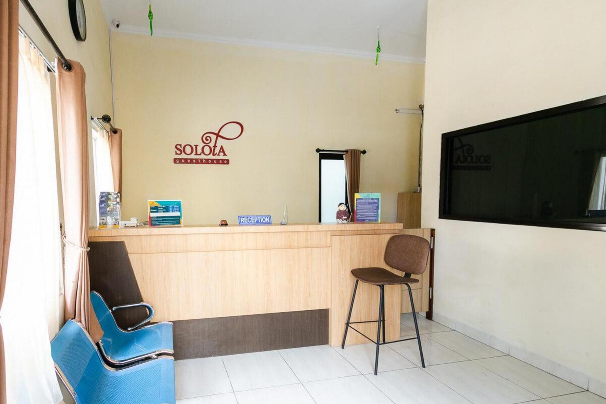 Reddoorz Syariah Near Purwosari Train Station Hotel Solo Kültér fotó