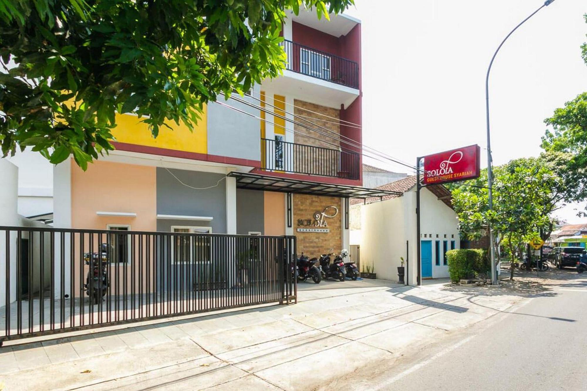 Reddoorz Syariah Near Purwosari Train Station Hotel Solo Kültér fotó